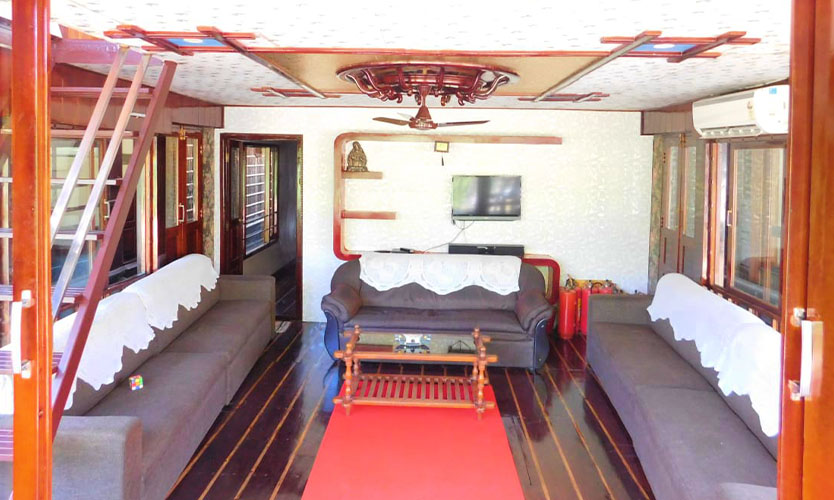 Four Bedroom Houseboat